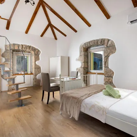 Paesana Heritage House By Interhome Vrbnik (Primorje-Gorski Kotar)