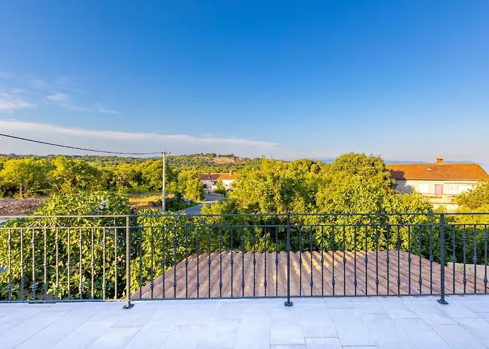 Paesana Heritage House By Interhome Врбник